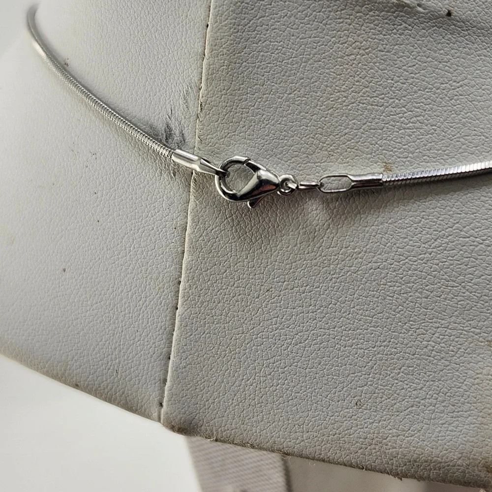 Silver Tone 3 Stone Snake Chain Necklace‎ Pendant